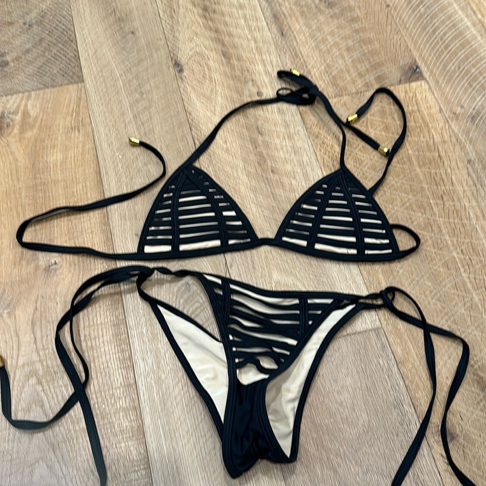 Black bikini